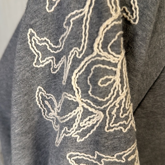 1 State Gray Crewneck Pullover Embroidered Long Sleeves Sweatshirt Size Medium - Picture 6 of 9